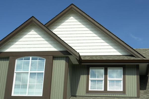 Cost of Vertical Vinyl Siding Repair in Santa Rosa
